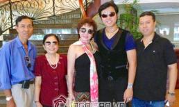 Vũ Hoàng Việt cùng gia đình đón người yêu tỷ phú tại sân bay