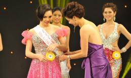 Á hậu Trà Giang hội ngộ Hà Kiều Anh trên sàn catwalk