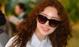 Yoon Eun Hye diện sơ mi dài thùng thình sang Nhật