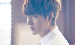 Sinh viên Lee Min Ho đẹp hút hồn dù chỉ với sơ mi trắng