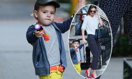 Mẹ con Flynn "rực rỡ" trên phố với gout thời trang sành điệu