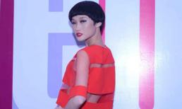 Kha Mỹ Vân khoe thân hình "siêu mỏng" với áo ống