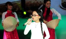 Phương Mỹ Chi tự tin trình diễn trên sân khấu Siêu mẫu