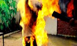 Thai phụ tự thiêu, con chết lưu