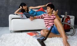 "Cô không biết làm đàn bà à?”