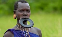 Hủ tục "phẫu thuật thẩm mỹ" rùng rợn nhất hành tinh