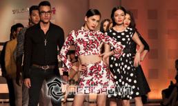 Dương Mỹ Linh khoe eo "siêu nhỏ" trên sàn catwalk