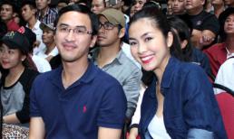 Vợ chồng Hà Tăng giản dị đi xem đấu võ