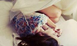 Đang ngủ, chồng dựng dậy đòi ‘yêu’