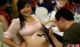 Cuộc thi vẽ tranh lên bụng bà bầu