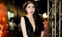 Thủy Tiên phô diễn vòng 1 với áo xẻ sâu hút mắt