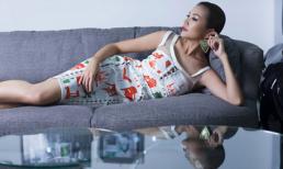 Thanh Hằng khoe đường cong chữ S với váy nội thất