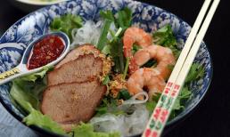 Nóng hổi bát hủ tiếu cho ngày cuối thu