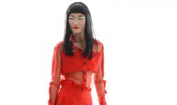 Kha Mỹ Vân khoe thân hình "cò hương" với đầm đỏ rực