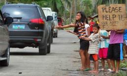 Trẻ em Philippines đổ ra đường xin ăn sau siêu bão Haiyan