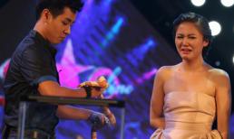 Văn Mai Hương mếu máo suýt khóc khi sờ phải rắn