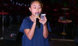 Đoan Trang "vác" bụng bầu mải miết đi tổng duyệt