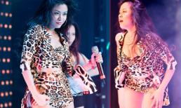 Hoàng Thùy Linh "tăng nhiệt" với trang phục da báo ôm sát