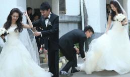 "Mỹ nam giường chiếu" ân cần chỉnh váy cho vợ trong ngày cưới