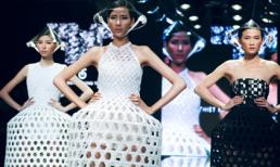 Hoàng Thùy - Kha Mỹ Vân diện váy lồng gà, đi giày cao 21 phân