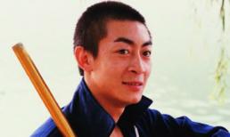 Tôn Ngộ Không bị gái chuyển giới hôn tới tấp