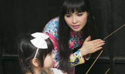 Ca sĩ Trang Nhung "nhà 100 tỷ" đi hát cùng "công chúa" nhỏ