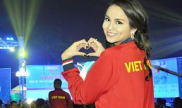 Diễm Hương mặc áo đỏ rực làm đại sứ cổ vũ SEA Games 27