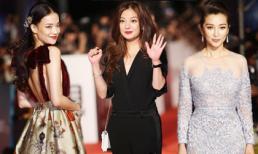 Triệu Vy lép vế trước hàng loạt mỹ nhân trên thảm đỏ Kim Mã 2013