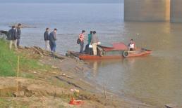 Trắng đêm tìm thi thể chị Huyền dưới cống