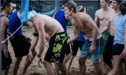 Ảnh vui: Cái tay đặt nhầm chỗ