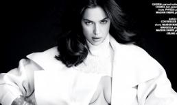 Irina Shayk lạnh lùng khoe vòng 1 táo bạo