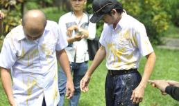 Hoài Linh bị ném trứng thối