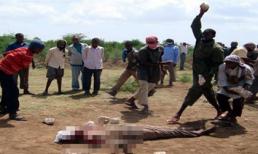 Bị ném đá tới chết vì sử dụng điện thoại di động