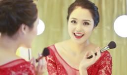 Á hậu Hoàng Anh khoe nét xinh tươi trong gương
