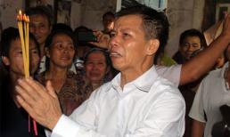 Khoảnh khắc xúc động người tù 10 năm kêu oan trở về nhà