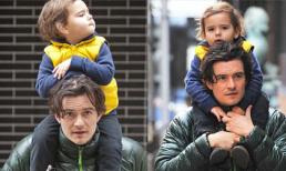 Flynn thích thú vì được bố cho cưỡi cổ đi chơi