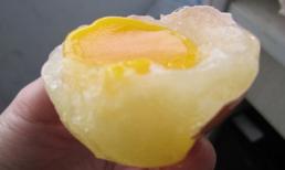 Trứng gà giả nảy như bóng, tai lợn làm từ nhựa và gelatin