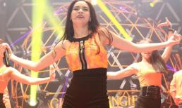 Hồ Ngọc Hà "bốc lửa" bên cạnh dàn vũ công quốc tế