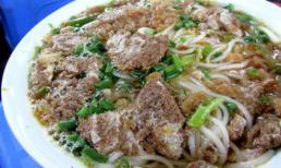 Những quán bún, miến trong ngõ hẻm vẫn đắt khách 