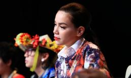 Hà Hồ diện style hip hop đi chấm thi