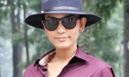 Trương Thị May đội mũ cao bồi, đeo kính đen đi làm từ thiện