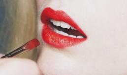 Chọn son đỏ cho da ngăm và tạo ấn tượng cho mắt 1 mí