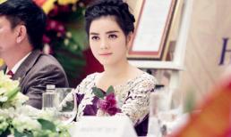 Lý Nhã Kỳ xuất hiện tươi tắn tại Hà Nội sau trận sốt