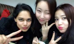 Milan Phạm khoe ảnh hậu trường nhắng nhít tại Miss Asia