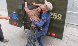 Gia đình kẻ chặt rớt tay cô gái cướp SH đánh luật sư