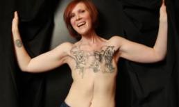 Những phụ nữ dũng cảm cắt vú xăm hình