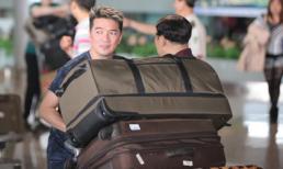Đàm Vĩnh Hưng gây chú ý với hành lý "khủng" ở sân bay