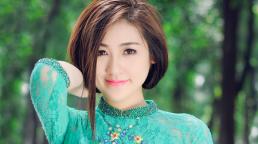 Tú Anh khoe vẻ thướt tha, e lệ giữa Sài Gòn đầy nắng