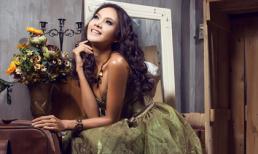 Quanh Đi đẹp cuốn hút với trang phục dạ hội