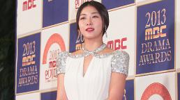Ha Ji Won lạ lẫm với khuôn mặt căng phồng